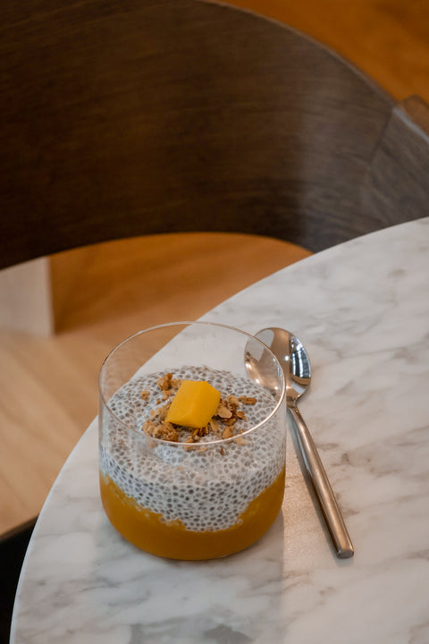 Perles de chia, granola & mangue